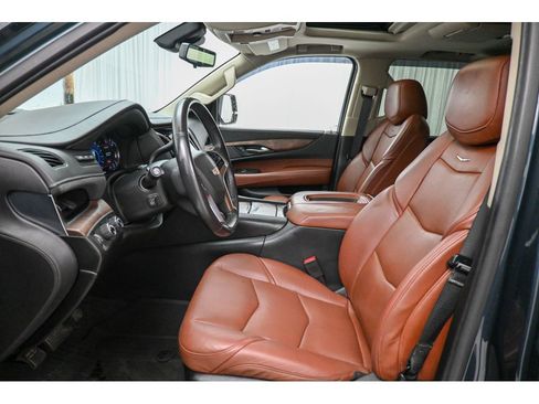 Used 2020 Cadillac Escalade Luxury image 38