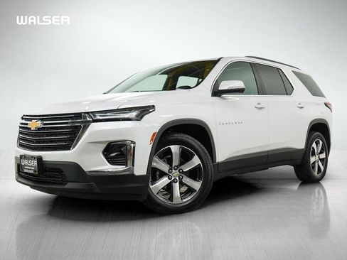 Used 2023 Chevrolet Traverse LT w/ LT Premium Package AWD/4WD image 1