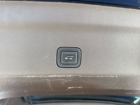 Used 2021 GMC Yukon SLT w/ SLT Luxury Plus Package image 34