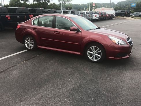 Used 2013 Subaru Legacy 2.5i Premium AWD/4WD image 2