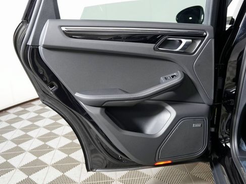 Certified 2026 Porsche Macan AWD/4WD image 30