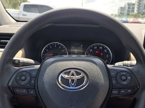 Used 2022 Toyota RAV4 XLE FWD image 22