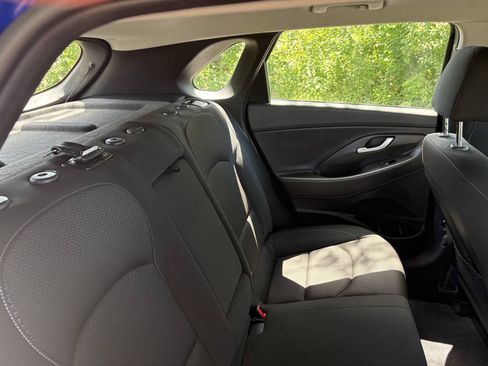 Used 2019 Hyundai Elantra GT FWD image 31