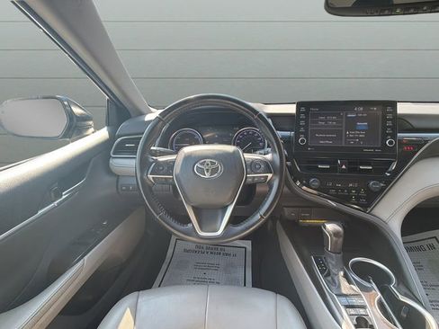 Used 2021 Toyota Camry XLE FWD image 11
