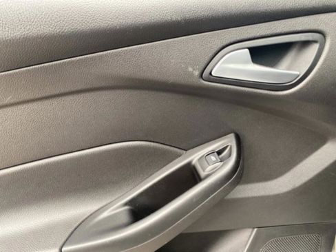 Used 2017 Ford Focus SE image 30