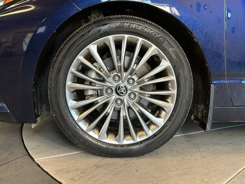 Used 2022 Toyota Avalon Limited w/ Advanced Safety Package FWD image 25