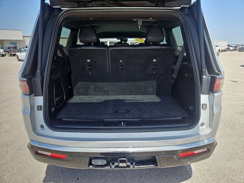 Used 2023 Jeep Wagoneer Series II AWD/4WD image 15