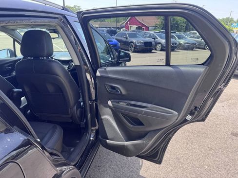 Used 2019 Chevrolet Trax LT w/ LT Convenience Package AWD/4WD image 14