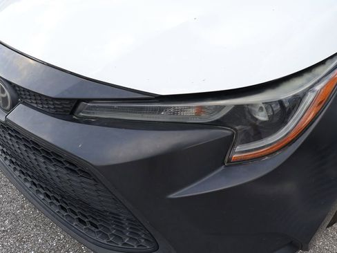 Used 2021 Toyota Corolla LE FWD image 3