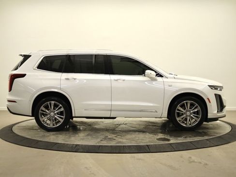 Used 2023 Cadillac XT6 Premium Luxury w/ Technology Package image 2