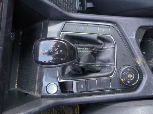 Used 2023 Volkswagen Tiguan SE R-Line image 28