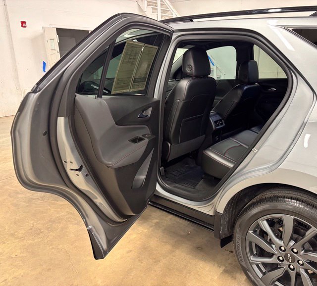 Used 2023 Chevrolet Equinox RS w/ RS Leather Package FWD image 23