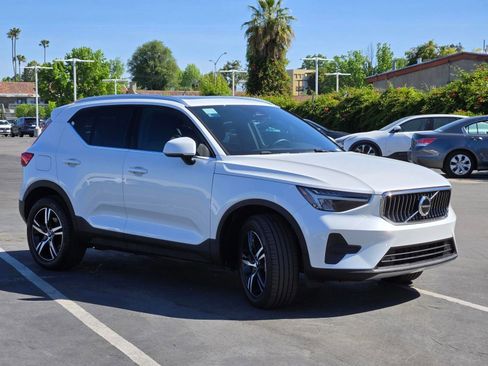 Certified 2025 Volvo XC40 B5 Core AWD/4WD image 14
