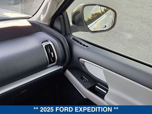 New 2025 Ford Expedition Active image 23