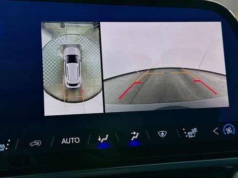 Used 2024 Chevrolet Equinox EV LT image 22