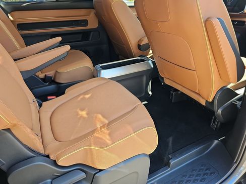 Used 2025 Volkswagen ID. Buzz Pro S Plus image 14