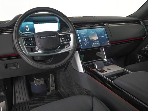 Used 2025 Land Rover Range Rover SE image 16