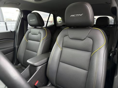 Used 2024 Chevrolet Trax ACTIV w/ Sunroof Package FWD image 9
