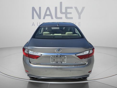 Used 2016 Lexus ES 350 w/ Premium Package w/Wood Trim FWD image 4