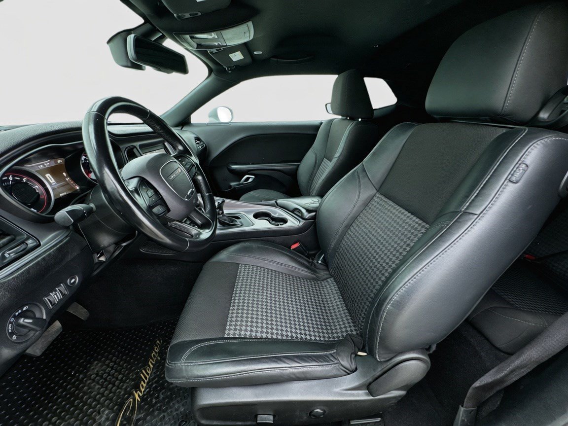 Used 2023 Dodge Challenger SXT RWD image 17