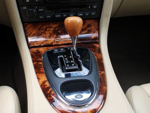 Used 2006 Jaguar XJ8 RWD image 17