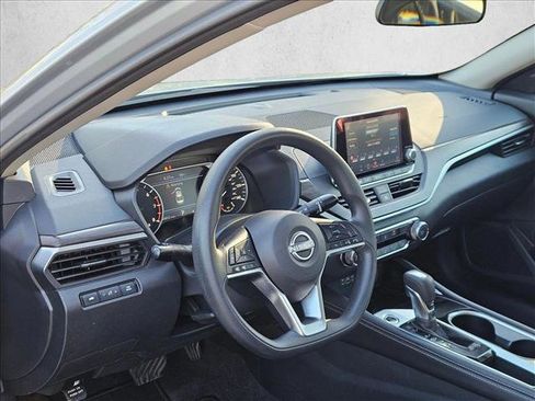 Used 2023 Nissan Altima 2.5 SV image 10
