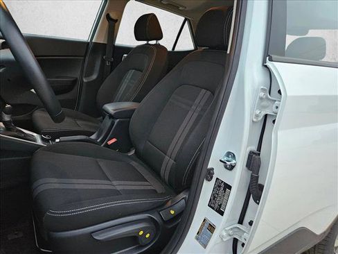 Used 2025 Hyundai Venue SEL image 15