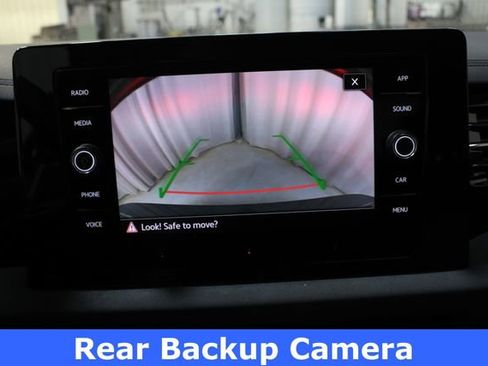 Used 2025 Volkswagen Jetta SE w/ Sunroof Package image 4