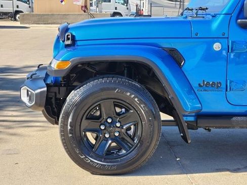 Used 2021 Jeep Gladiator Sport image 16