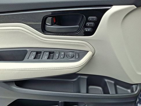 New 2026 Honda Odyssey Touring image 11