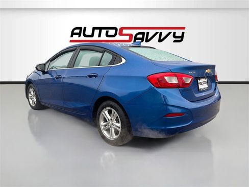 Used 2017 Chevrolet Cruze LT w/ Convenience Package image 5