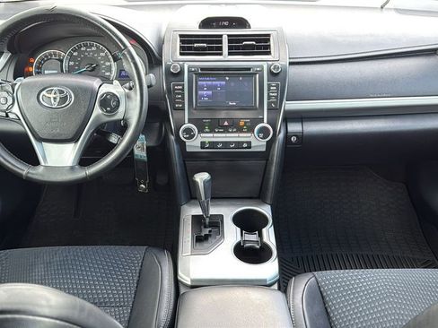 Used 2014 Toyota Camry SE FWD image 18