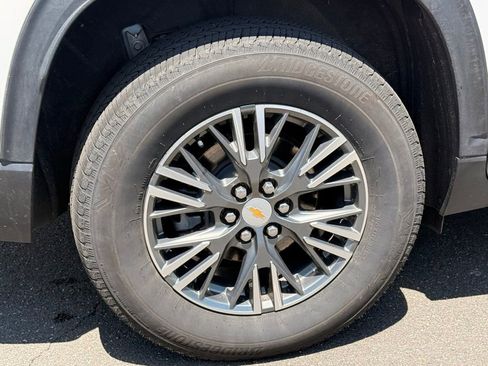 Used 2025 Chevrolet Traverse LT w/ Enhanced Driving Package FWD image 9