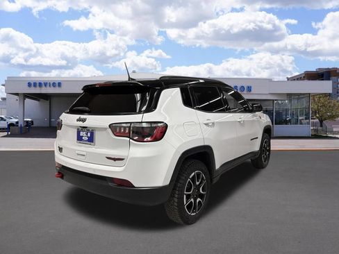 Used 2025 Jeep Compass Trailhawk AWD/4WD image 3