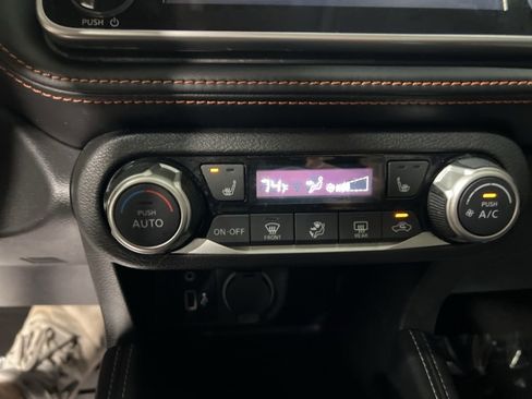 Used 2019 Nissan Kicks SR w/ SR Premium Package FWD image 24