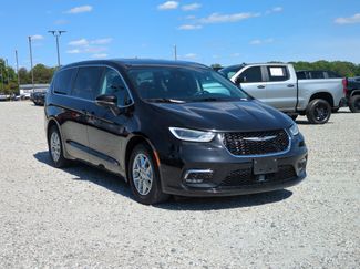 Used 2023 Chrysler Pacifica Touring-L FWD video 2