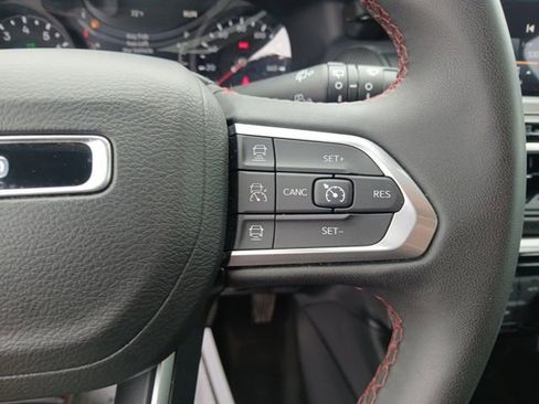 Used 2025 Jeep Compass Trailhawk AWD/4WD image 19