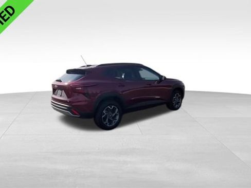 Used 2025 Chevrolet Trax LT w/ LT Convenience Package image 9