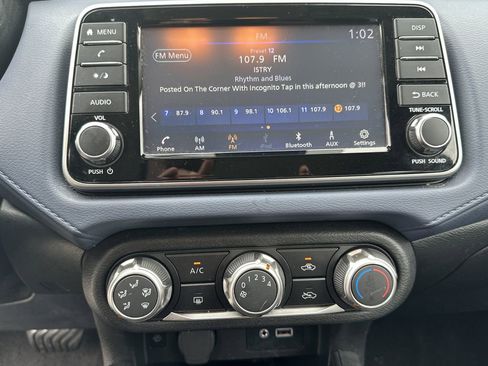 Used 2023 Nissan Versa SV image 33