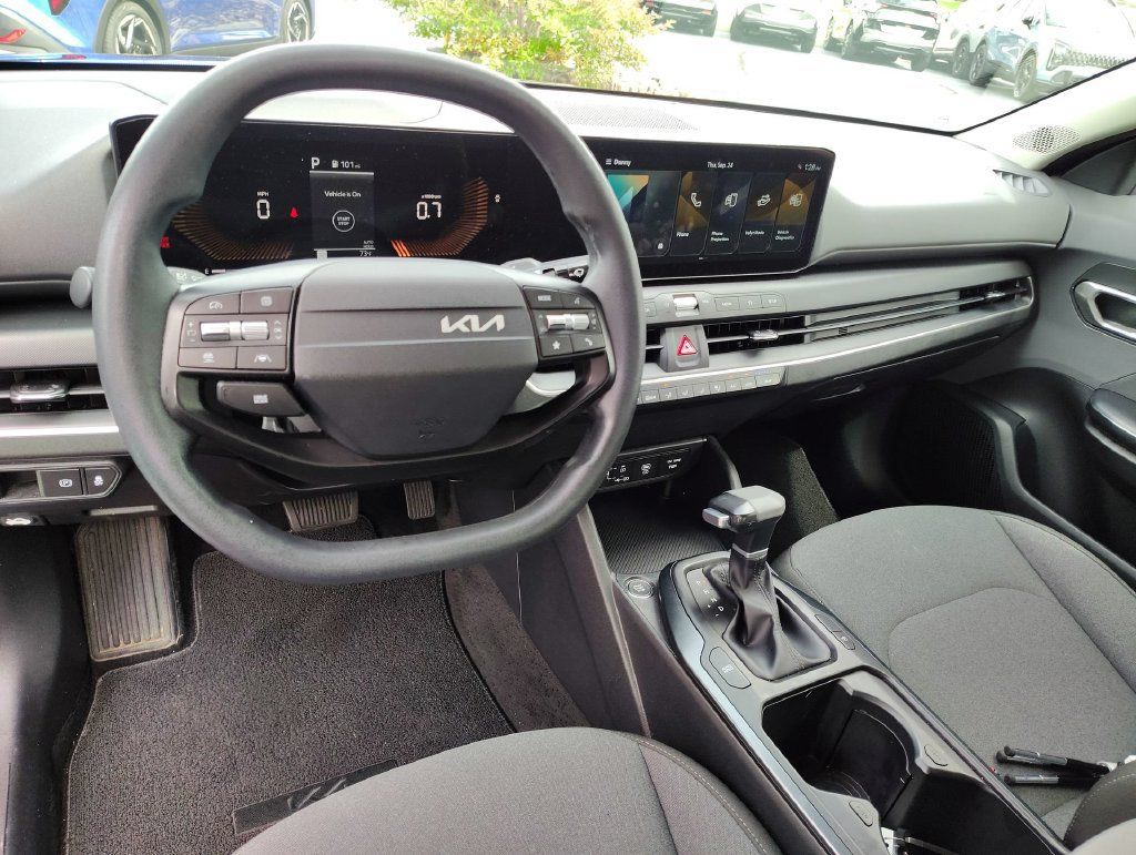 Certified 2025 Kia K4 FWD image 9