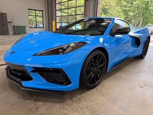Used 2024 Chevrolet Corvette Stingray Premium Cpe w/ Body-Color Dual Roof Package RWD image 5