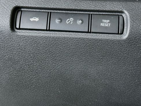 Used 2025 Nissan Altima 2.5 SV FWD image 17