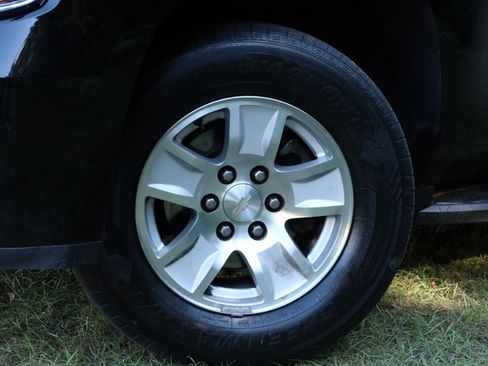 Used 2018 Chevrolet Tahoe 4WD image 12