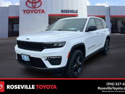 Used 2025 Jeep Grand Cherokee Limited w/ Black Appearance Package