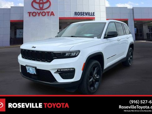 Used 2025 Jeep Grand Cherokee Limited w/ Black Appearance Package AWD/4WD image 1