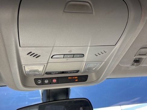 Used 2018 Chevrolet Equinox LT image 46