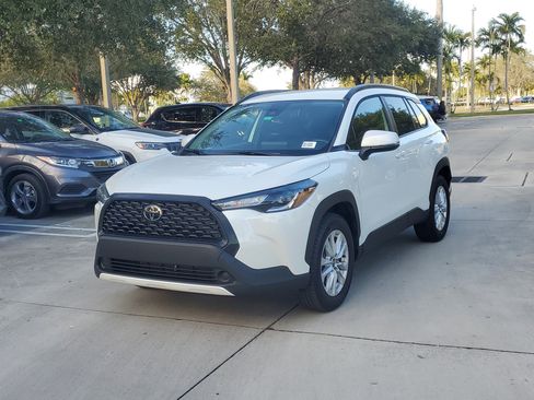 Used 2022 Toyota Corolla Cross LE image 7