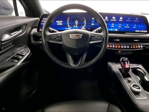 Used 2025 Cadillac XT4 Premium Luxury image 5