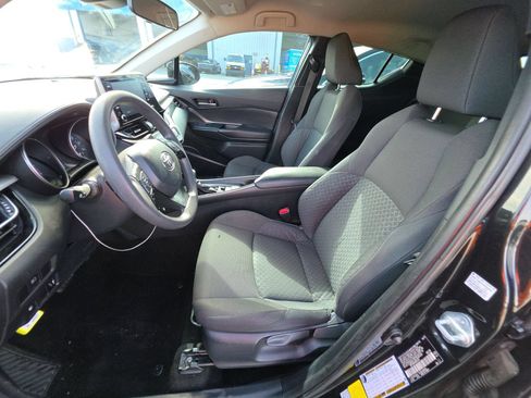 Used 2021 Toyota C-HR LE FWD image 3