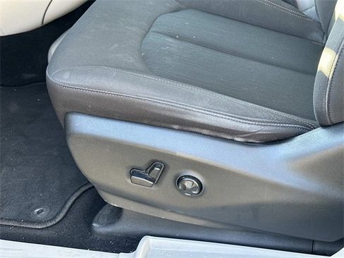 Certified 2020 Chrysler Pacifica Touring w/ Advanced Safetytec Group image 18